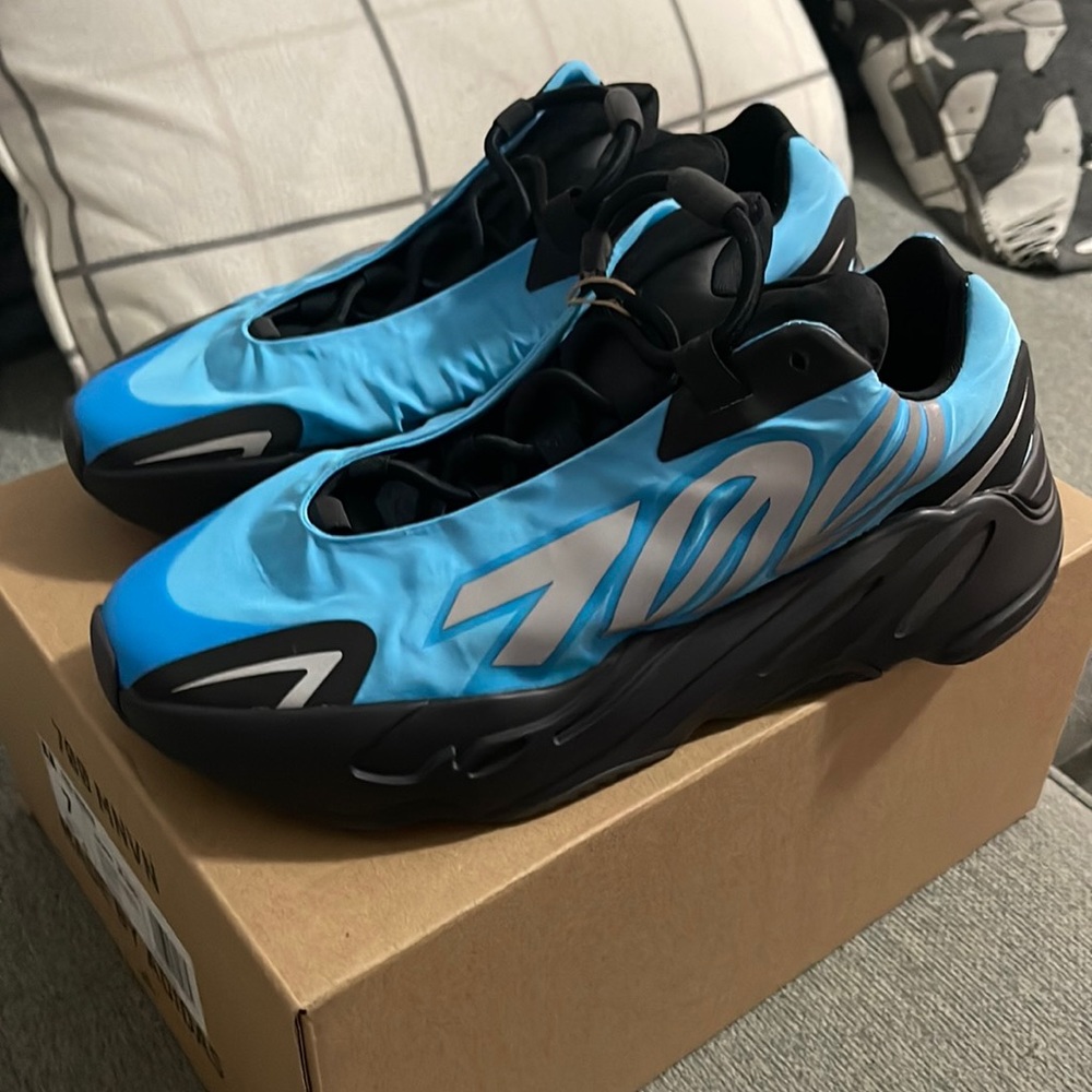 Size 7 Yeezys 700